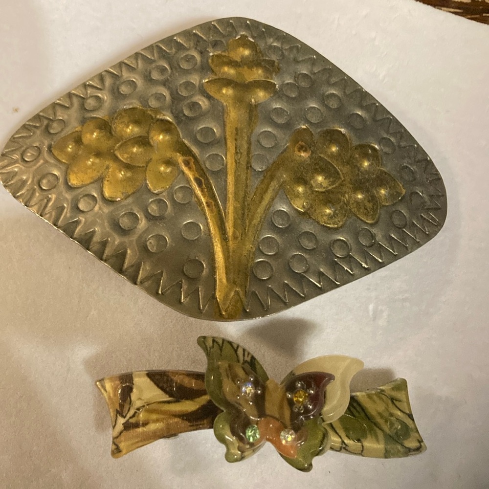 Two unique hair clips , different designs . Vintage easy clip and release